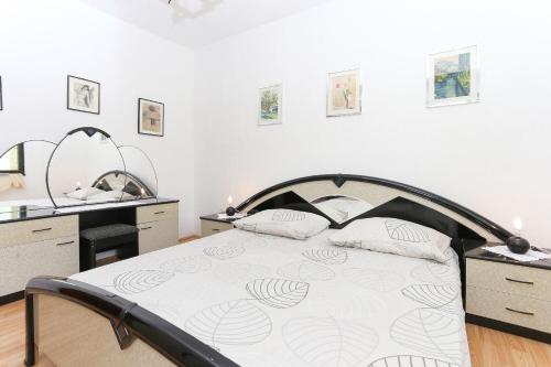 Holiday home Marcelo-with terrace - image 3