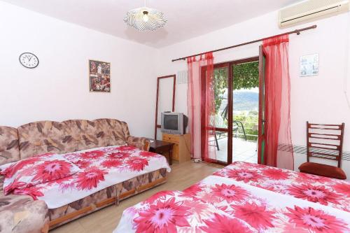 Holiday home Marcelo-with terrace - image 7