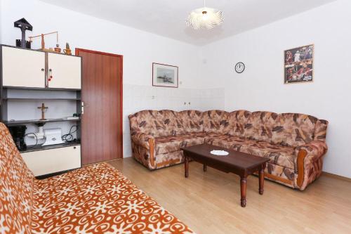 Holiday home Marcelo-with terrace - image 9