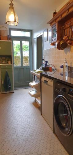 virtuve, Ancient House in Village Centre in Peyrat-le-Chateau
