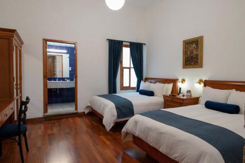 2 double beds
