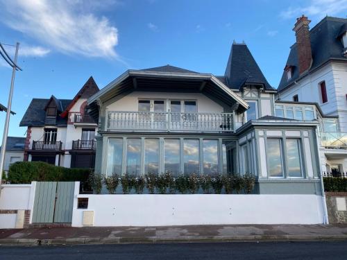 Villa Bagatelle, 8 personnes front de mer Houlgate in Ульгат