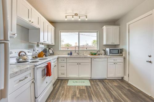 Dog-Friendly North Las Vegas Home ~ 9 Mi to Strip!, Las Vegas (photo 10)