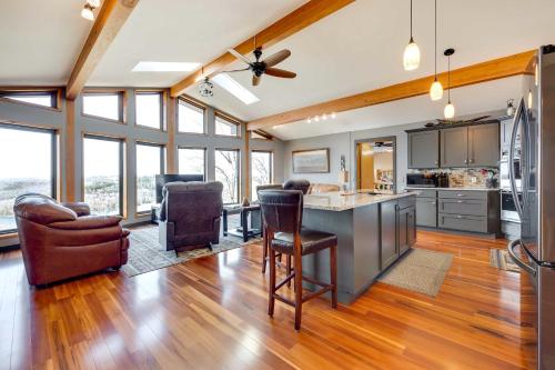 Eureka Springs Vacation Rental Near Beaver Lake! in Lost Bridge Village (AR)