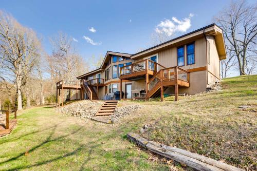 Eureka Springs Vacation Rental Near Beaver Lake! in Lost Bridge Village (AR)