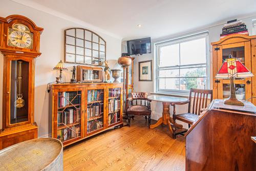 Stylish 1-Bed Flat in Soho - Prime Central London, Londýn