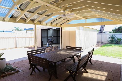 Beachside Base - Seaford - C21 SouthCoast Holidays