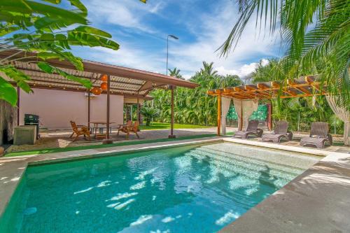 Casa Heliconias La Fortuna Private Pool, Fortuna (photo 2)