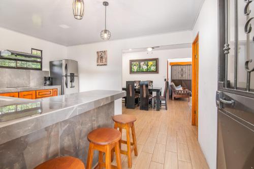 keuken, Casa Oasis La Fortuna Private Pool AC & WiFi 100 mbps in Fortuna