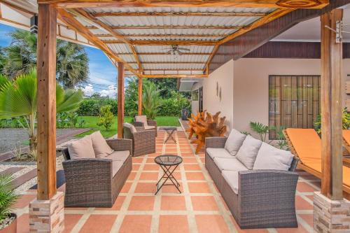 balkon/terras, Casa Oasis La Fortuna Private Pool AC & WiFi 100 mbps in Fortuna