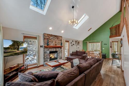 Locust Lake Village Hot Tub Fire Pit Skiing in Pocono Lake, USA
