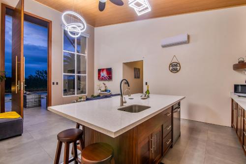 Mayoli Hill Deluxe Farmhouse in Fortuna