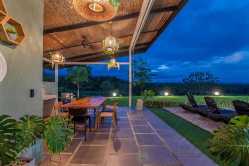 Mayoli Hill Deluxe Farmhouse in Fortuna