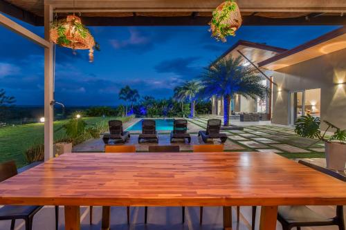Mayoli Hill Deluxe Farmhouse in Fortuna