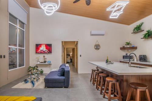 Mayoli Hill Deluxe Farmhouse in Fortuna