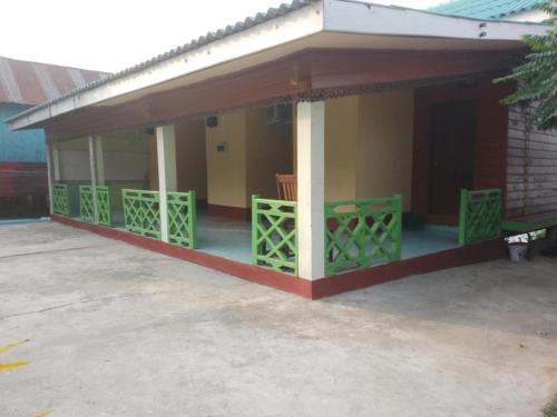 Don Det Mr.B Riverside Budget Guesthouse in Don Det