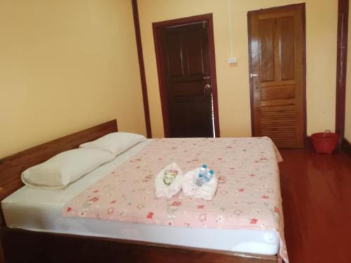 Don Det Mr.B Riverside Budget Guesthouse in Don Det