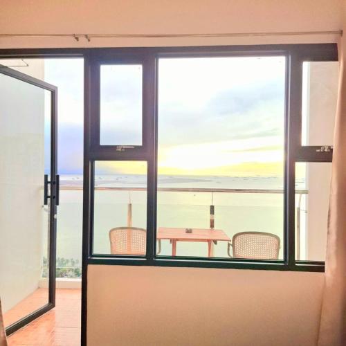 STAYLUXIA - MANILABAYVIEW - Luxury and Superior Suites with, Balcony -except Studios- Pool, Netflix & Gym- Housekeeping Available -, Manila (Foto 10)