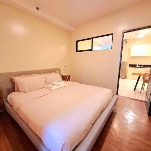 STAYLUXIA - MANILABAYVIEW - Luxury and Superior Suites with, Balcony -except Studios- Pool, Netflix & Gym- Housekeeping Available -, Manila (Foto 9)