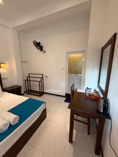 Deluxe Double Room image 5