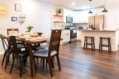 Létesítmények, Beautiful Raleigh Home - 3BR Quiet and Family Friendly in Egyéb
