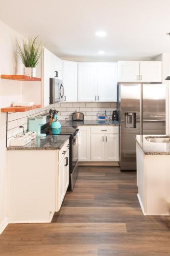 Beautiful Raleigh Home - 3BR Quiet and Family Friendly in Egyéb