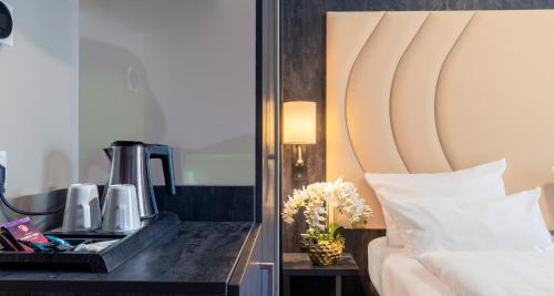 Premium Double Room image 3
