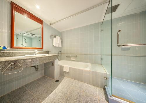 room detail thumbnail 2