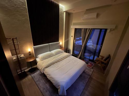 Modern Room with Kitchen, Roofdeck Near White Beach in Puerto Galera
