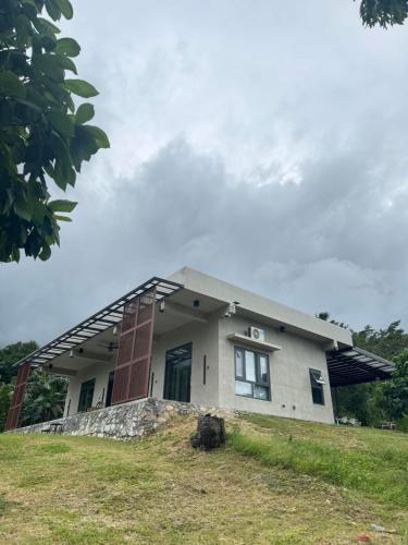 Modern Room with Kitchen, Roofdeck Near White Beach in Puerto Galera
