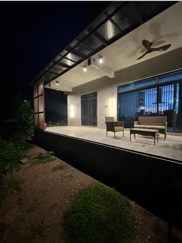 Modern Room with Kitchen, Roofdeck Near White Beach in Puerto Galera