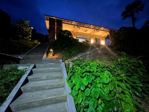 Modern Room with Kitchen, Roofdeck Near White Beach in Puerto Galera
