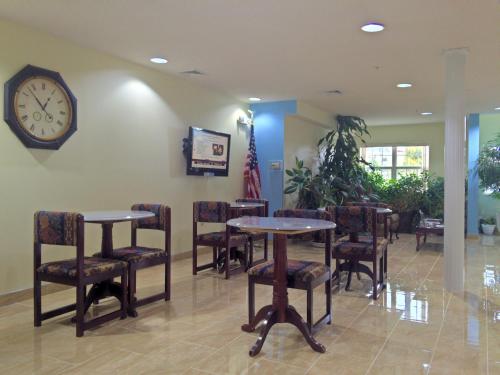 Pub/salon, Microtel Inn & Suites by Wyndham Hagerstown by I-81 in Hagerstown (MD)