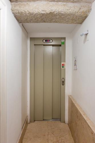 Chic 1-Bedroom in Cais do Sodré - Modern and Central - image 11