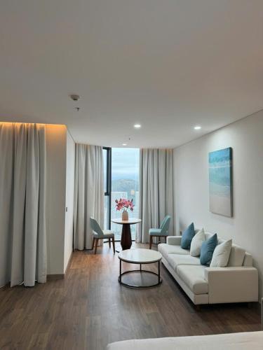 One-Bedroom Apartment room in Spring Alacarte Ha Long Luxury Studio