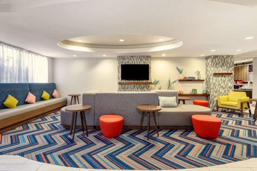 Hampton Inn Orlando-Airport - image 11