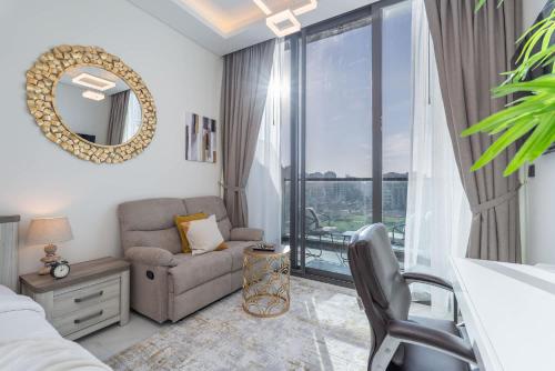 Free housekeeping visits during your stay - StayShort - Delightful Studio in Park Views that Sleeps 2, Dubai (photo 7)