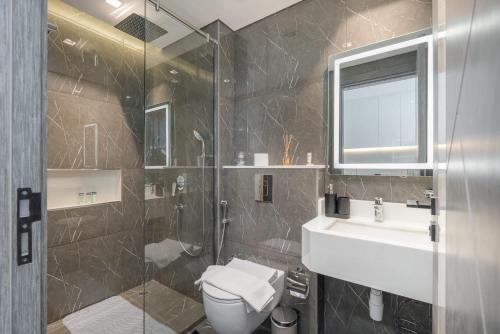 Free housekeeping visits during your stay - StayShort - Delightful Studio in Park Views that Sleeps 2, Dubai (photo 5)