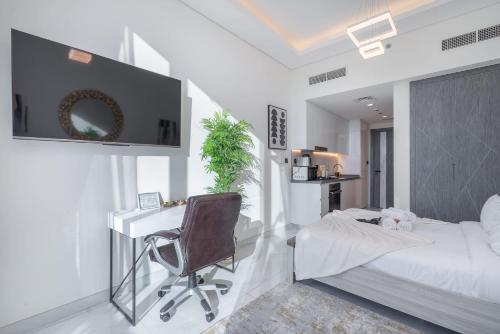 Free housekeeping visits during your stay - StayShort - Delightful Studio in Park Views that Sleeps 2, Dubai (photo 3)