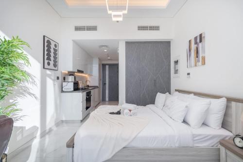 Free housekeeping visits during your stay - StayShort - Delightful Studio in Park Views that Sleeps 2, Dubai (photo 9)