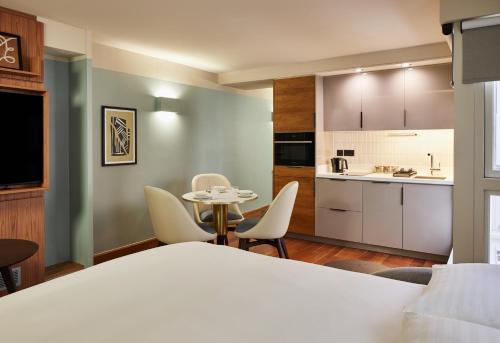Blueprint Living Apartments -Turnmill Street - image 2