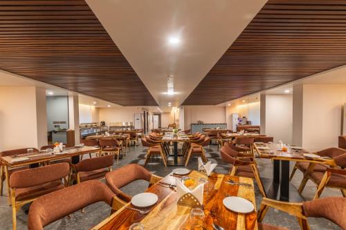 مطعم, Clarks Inn Suites Jaipur, Ajmer Road in بهانكتروتا