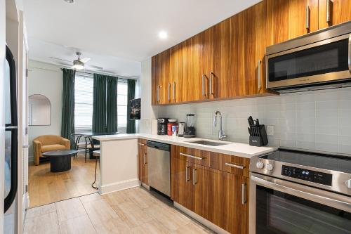 Spacious Modern Condos near French Quarter - 주방