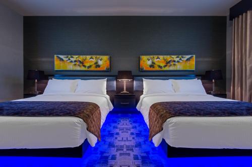 Applause Hotel Calgary Airport by CLIQUE