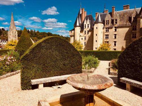 Közeli látványosságok, Le Clos Rabelais in Langeais