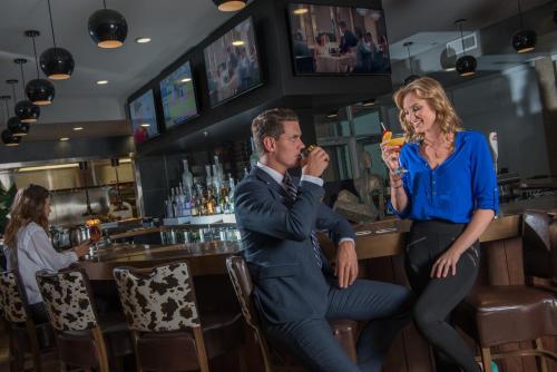 Applause Hotel Calgary Airport by CLIQUE