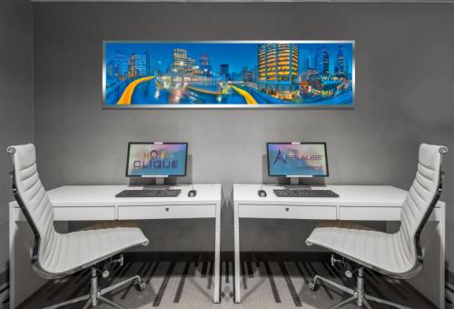 Applause Hotel Calgary Airport by CLIQUE - image 5