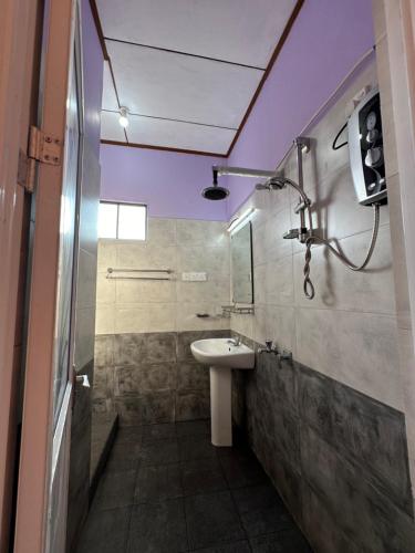 Double Room with Balcony image 10