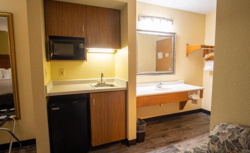 Coratel Inn and Suites By Jasper River Falls - image 13