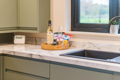 Фасада на хотела, The Garden Room by Bloom Stays in Beckley